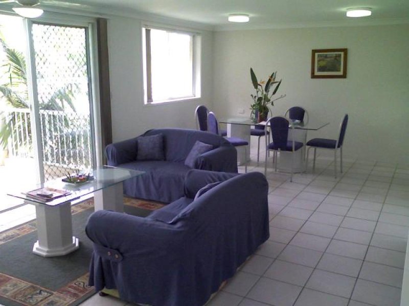 BROADBEACH/SURFERS - OPEN SAT & SUN 12-12.45PM Picture 3
