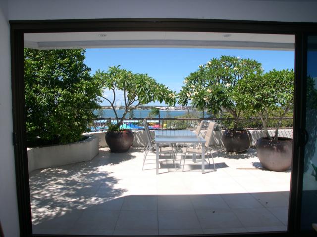 Southport spectacular - Broadwater views, home / offices. Picture 1