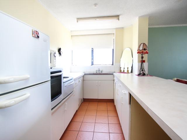 HORIZONS ON BURLEIGH BEACH Picture 2