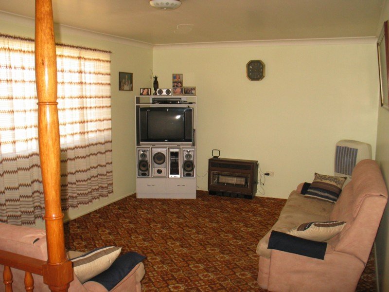 3 Bedroom, 7m Rumpus, Large Gym Room, Study, on 4047m2 (1 acre), Bore - Wellcamp Picture 3
