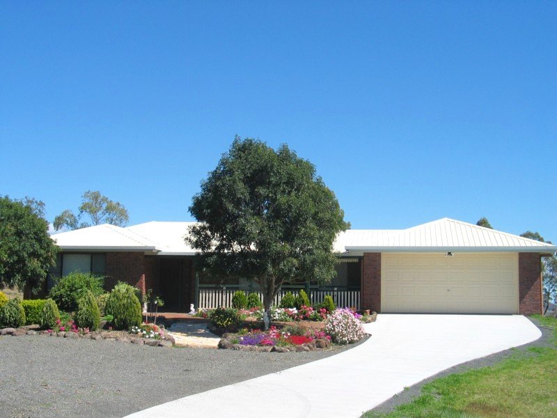 4 Bedroom, Office, 2 Bathrooms, 4049 m2 (1 Acre) Plus Views Picture 1