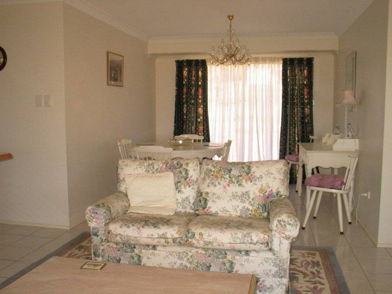 4 Bedroom, Office, 2 Bathrooms, 4049 m2 (1 Acre) Plus Views Picture 3