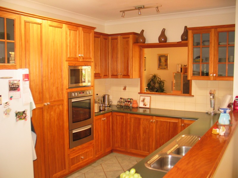 4 Bedrooms - Bore & Town Water - I.G. Pool - 3.6 Ha (8.7acs) - Mount Rascal Picture 3