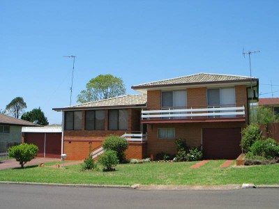 812m2 - Centenary Heights - Potential Here! Picture