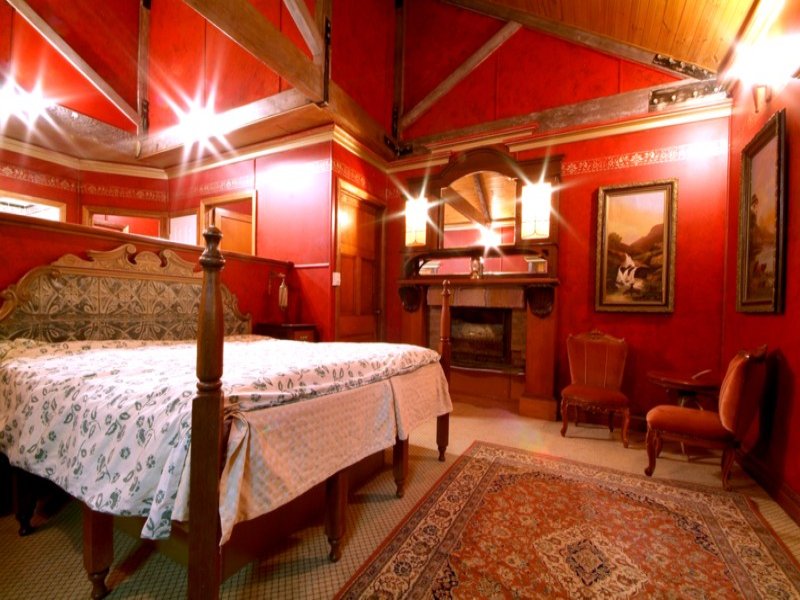 An Australian Castle with International Flavour - Top Camp Picture 3