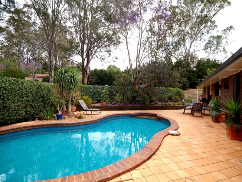 Appealing Brick Family Home - Middle Ridge - Set on 4250m2 Picture 2