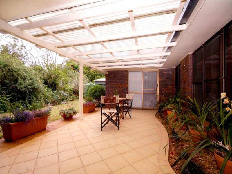 Appealing Brick Family Home - Middle Ridge - Set on 4250m2 Picture 3