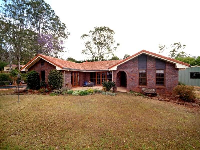 Appealing Brick Family Home - Middle Ridge - Set on 4250m2 Picture 1