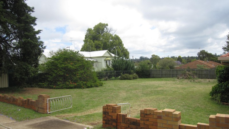 Central Location (South Toowoomba) - House + Land - 1124 square metres Picture 2