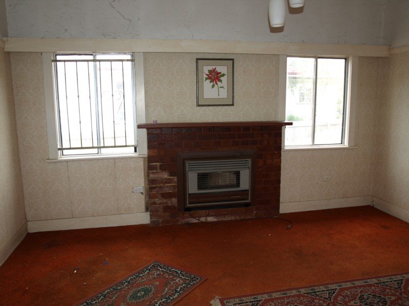 East Toowoomba Renovator - Fantastic Location Picture 2