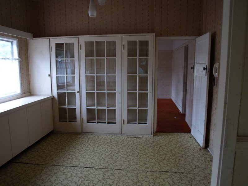 East Toowoomba Renovator - Fantastic Location Picture 3