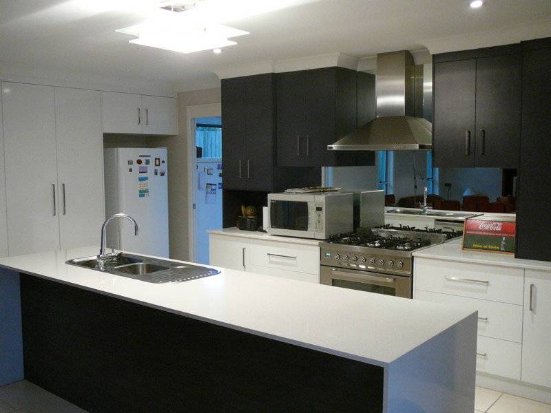 Large 4 Bedroom Family Home Picture 2