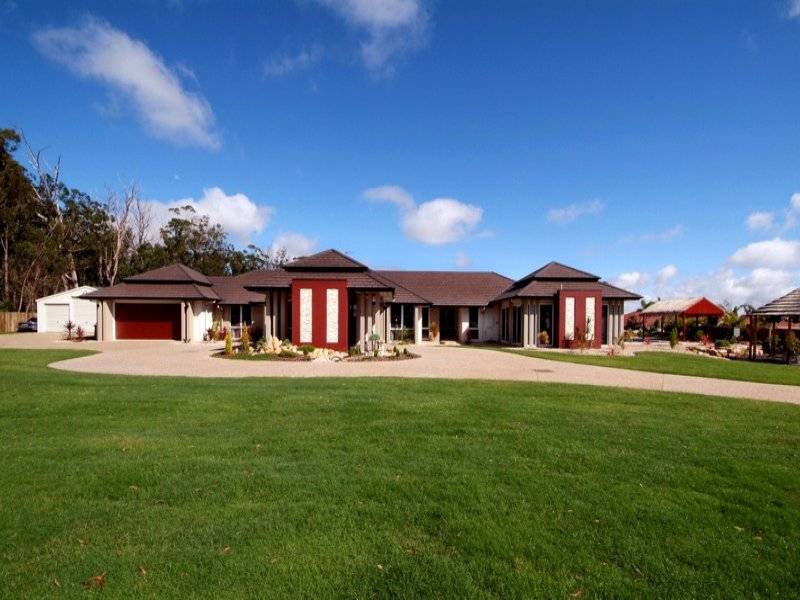 Luxurious Residence On Parklike - 3760m2 Grounds - Middle Ridge Picture 1