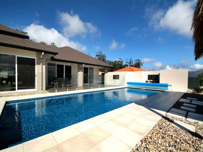 Luxurious Residence On Parklike - 3760m2 Grounds - Middle Ridge Picture 2