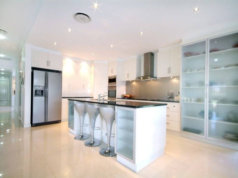 Luxurious Residence On Parklike - 3760m2 Grounds - Middle Ridge Picture 3