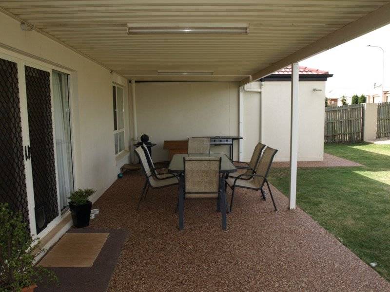 Middle Ridge - 3 Living Areas - 775m2 Picture 2