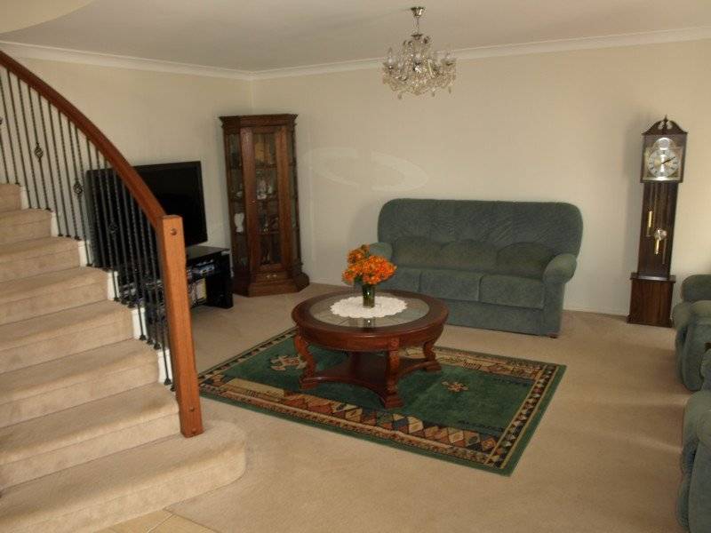 Middle Ridge - 3 Living Areas - 775m2 Picture 3