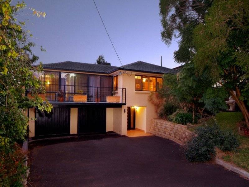 Modernized & Spacious - Mt Lofty Picture 1