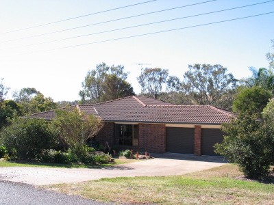 On 2.2 Ha (5.4 Acs) - Minutes to City Picture