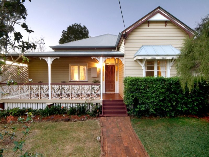 Perfectly Restored, This Home Links The Past & The Present Picture 1