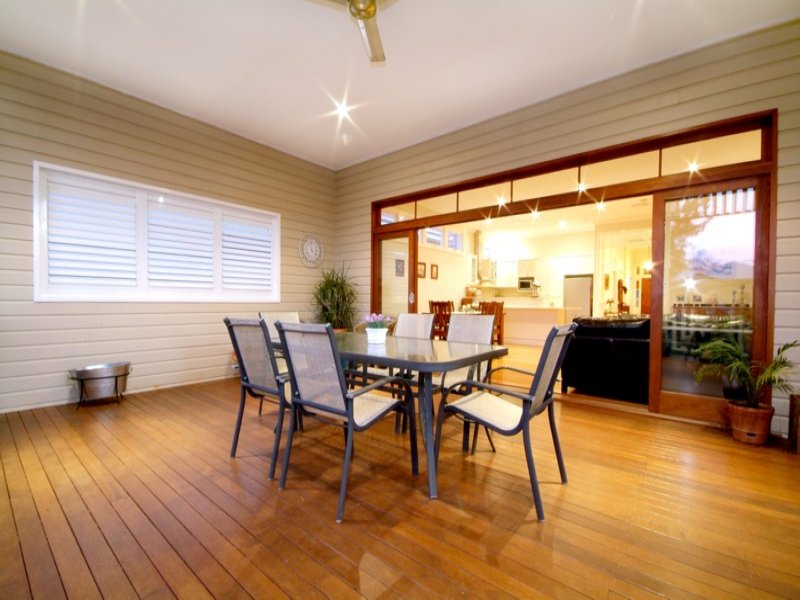 Perfectly Restored, This Home Links The Past & The Present Picture 3