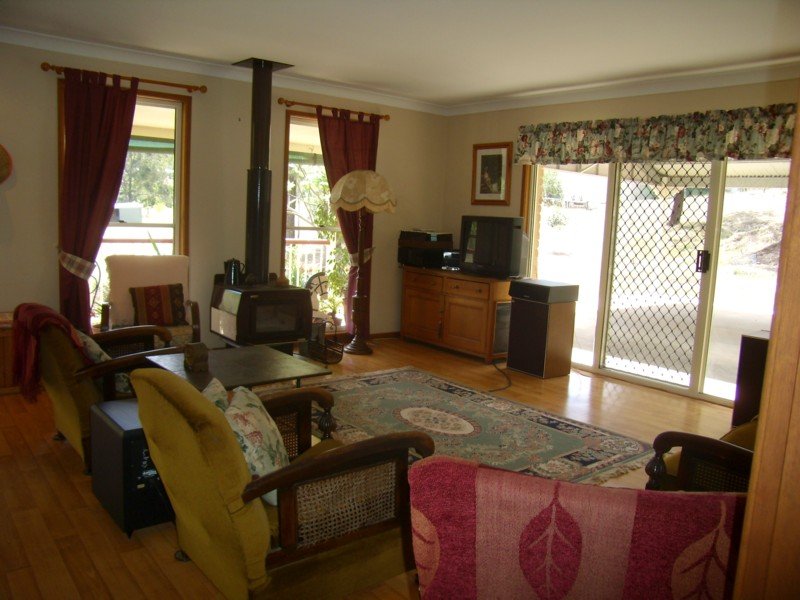 Serenity Of The Country - Only Minutes To Town - Upper Flagstone Picture 3