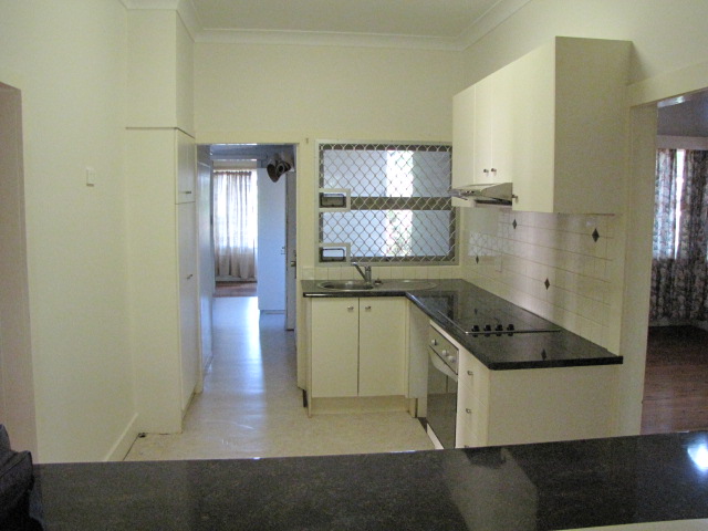 South Toowoomba - 4 Bedrooms Picture 2