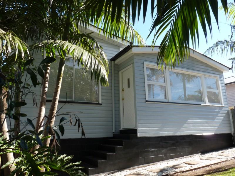 Sparkling & Stunning!!... 4 Bedrooms & Study!! Picture 1