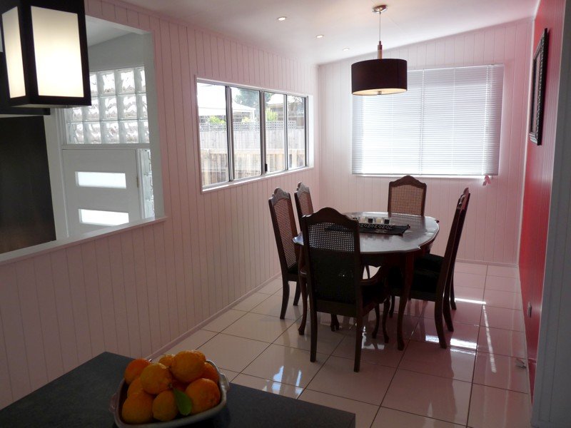 Sparkling & Stunning!!... 4 Bedrooms & Study!! Picture 3