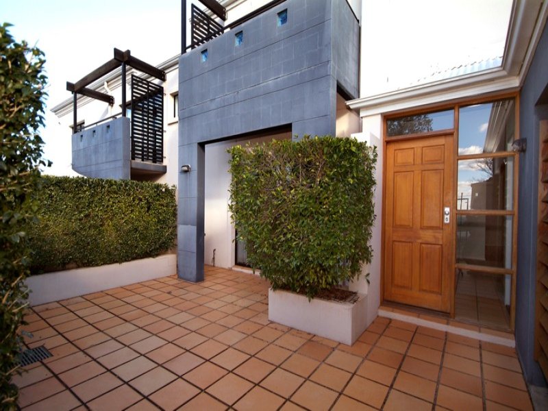 Tourist Road Apartment - 300 metres to Range Shopping - 3 Bedrooms - Northern Aspect Picture 3