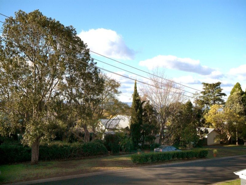 Tourist Road Apartment - 300 metres to Range Shopping - 3 Bedrooms - Northern Aspect Picture 2
