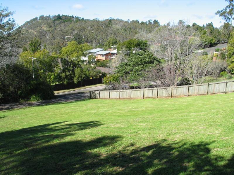 Vacant Range Land - Close to Shops Picture 3