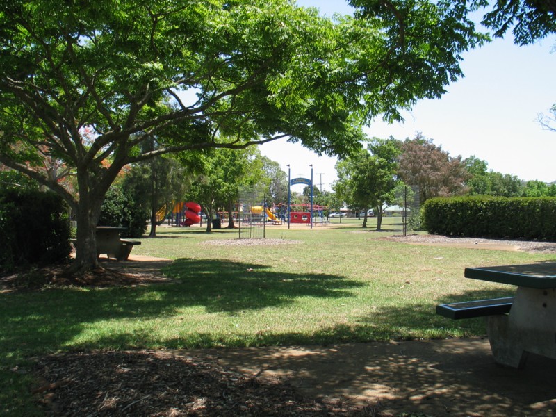 Neat Home With 4 Bedrooms Plus A Rumpus Room Picture 3