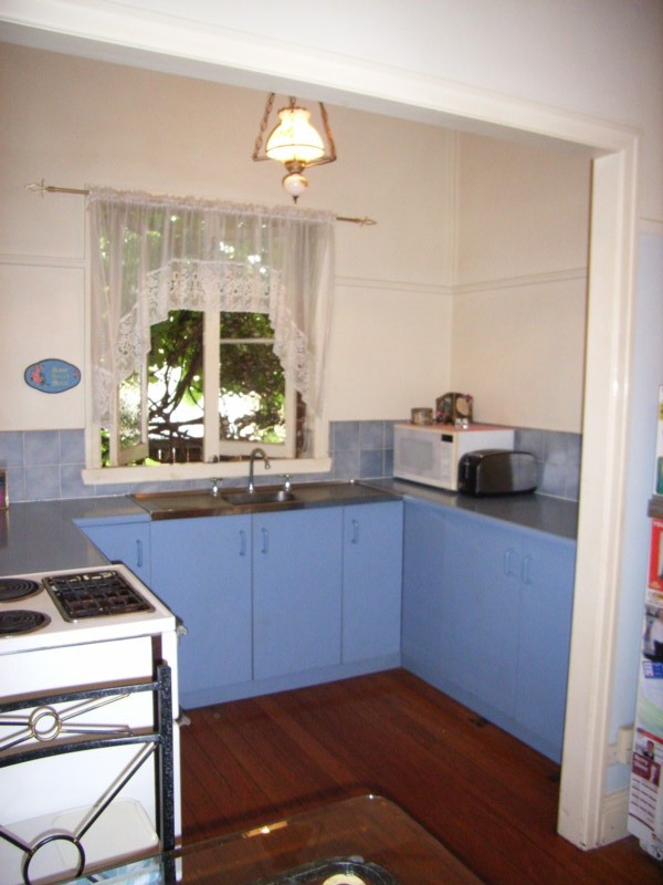 3 BEDROOM HOME - INNER CITY Picture 3