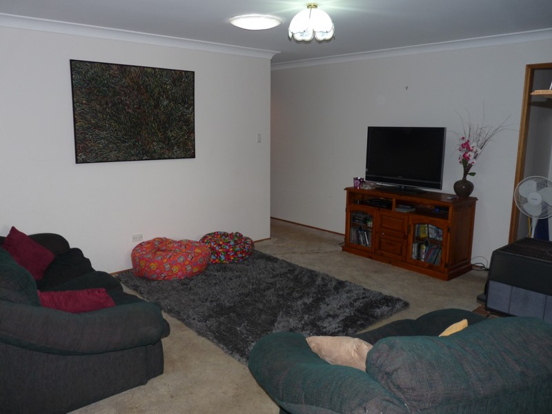Well Priced - Very Tidy - 4 Bedrooms Picture 2