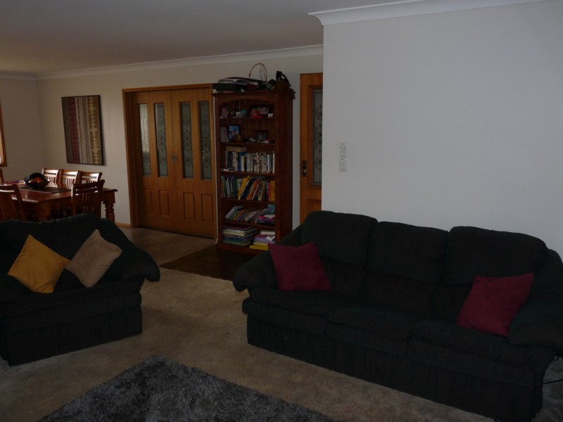 Well Priced - Very Tidy - 4 Bedrooms Picture 3