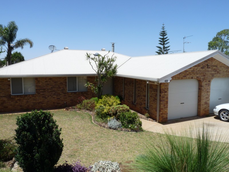 Well Priced - Very Tidy - 4 Bedrooms Picture 1