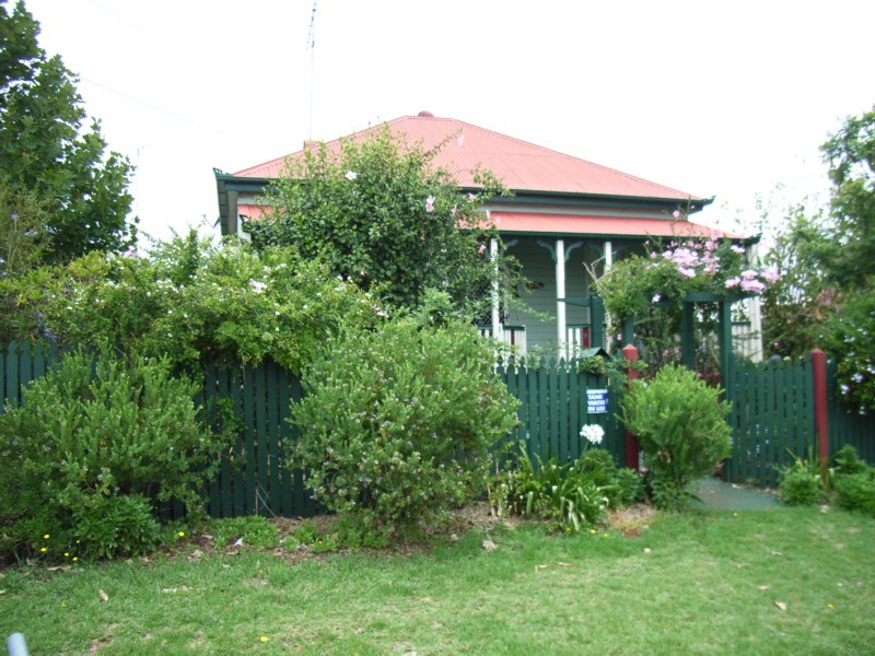 Charming Cottage Picture 1