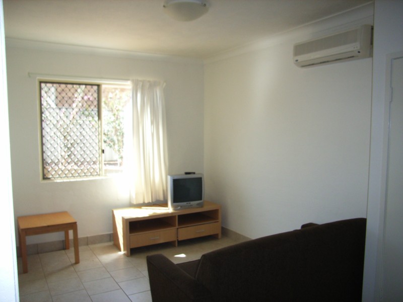 Fully Furnished Ground Floor Unit Picture 3