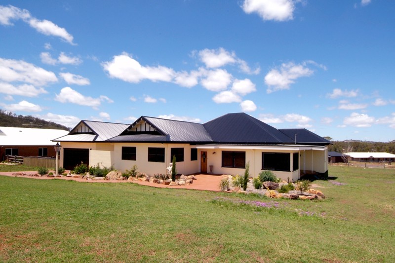 Enormous Home - 5 bedrooms Picture 1