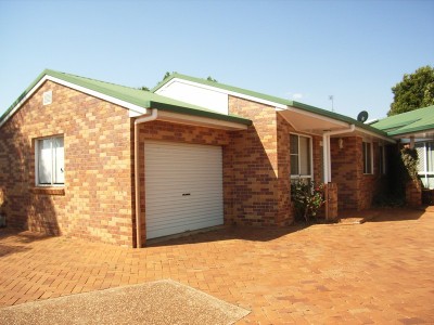 Neat and Tidy Brick Duplex Picture