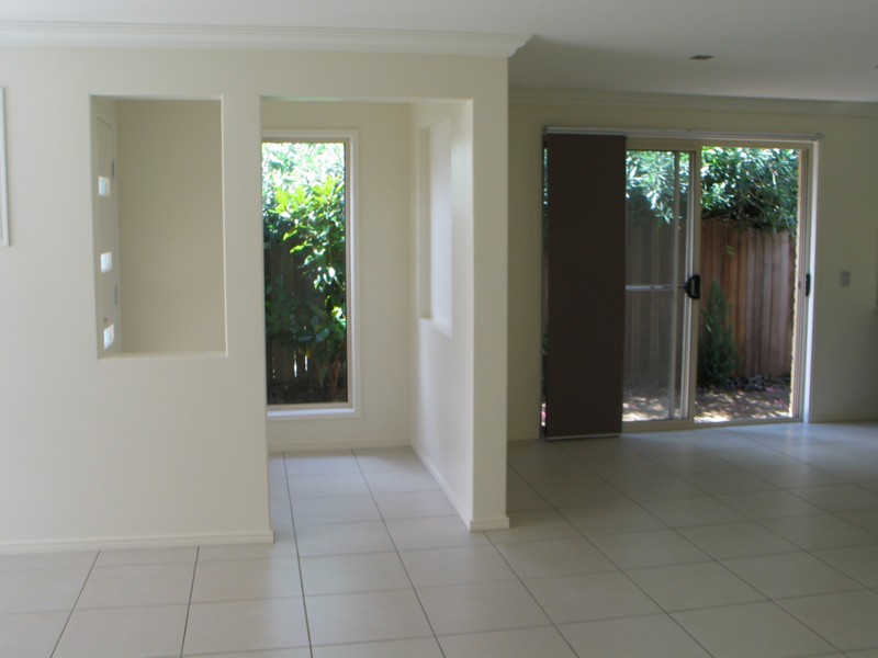 SPACIOUS 3 BEDROOM UNIT Picture 3