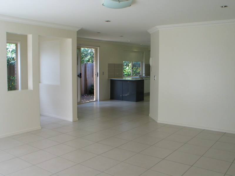 SPACIOUS 3 BEDROOM UNIT Picture 2