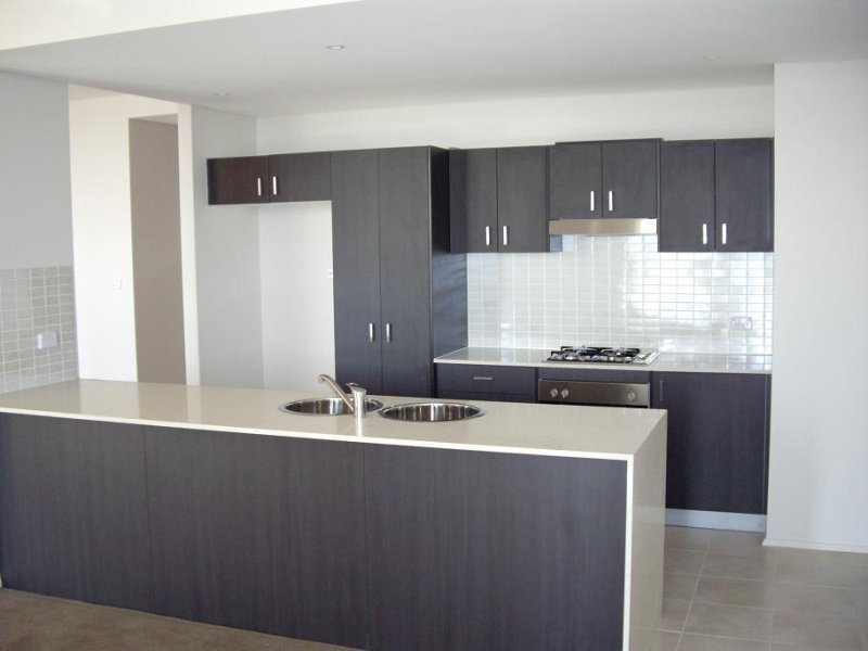 Brand New Luxurious Apartment Picture 3
