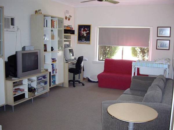 RENOVATED SEMI Picture 3