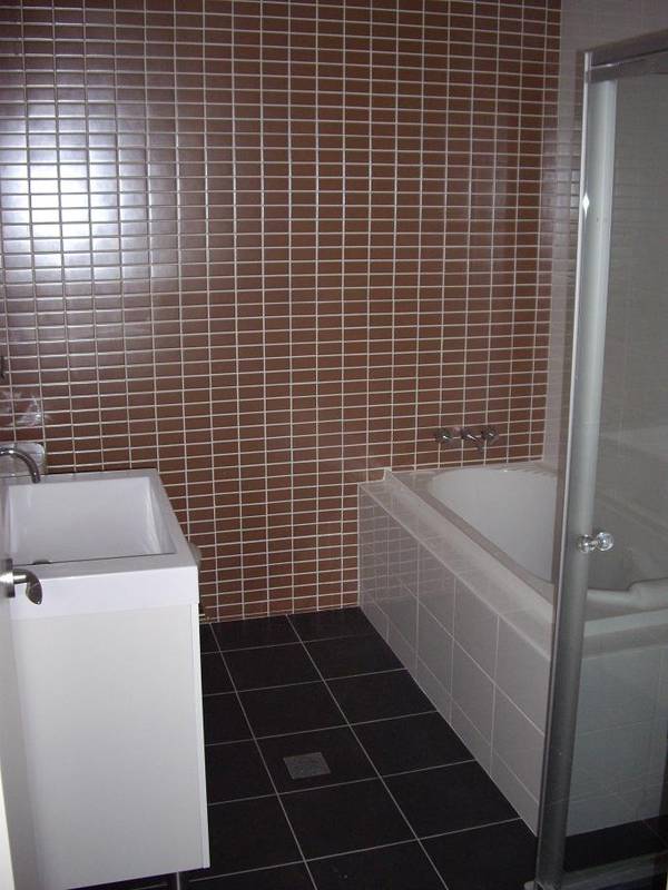 BRAND NEW LUXURIOUS APARTMENT Picture 3