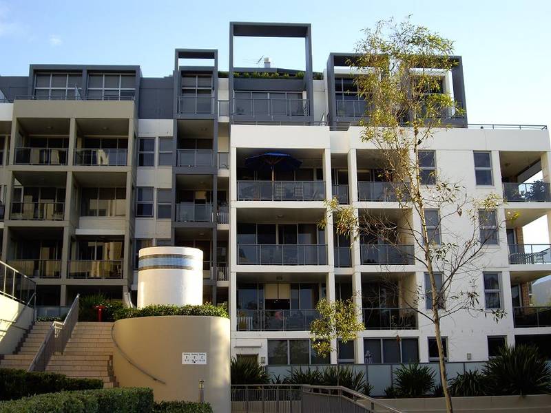 RESORT STYLE LIVING Picture 1