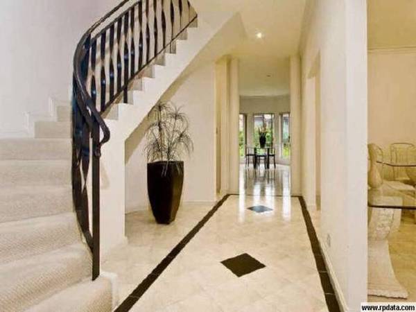 LUXURY LIVING Picture