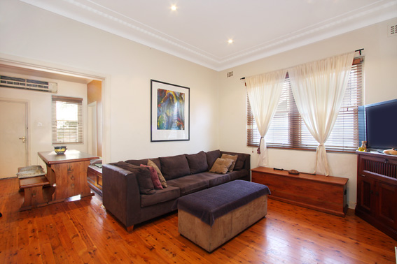 GREAT POSITION - PARKLAND BEHIND Picture 2