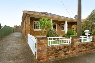 SUBSTANTIAL FAMILY HOME Picture